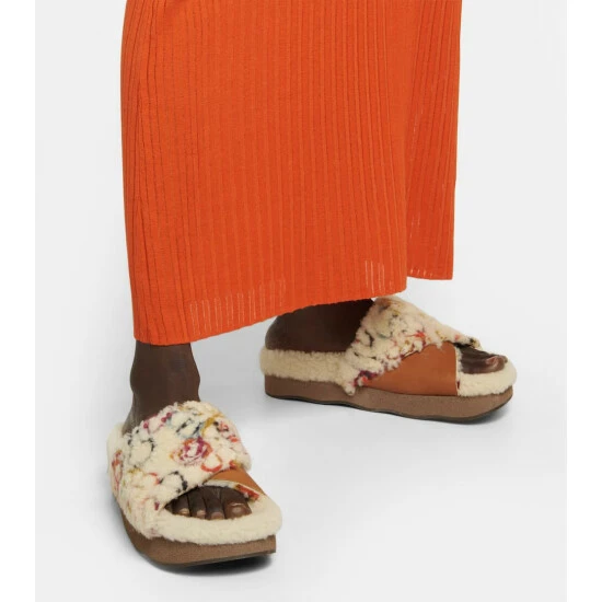 Chloé Wavy Shearling And Leather Slides - Image 3